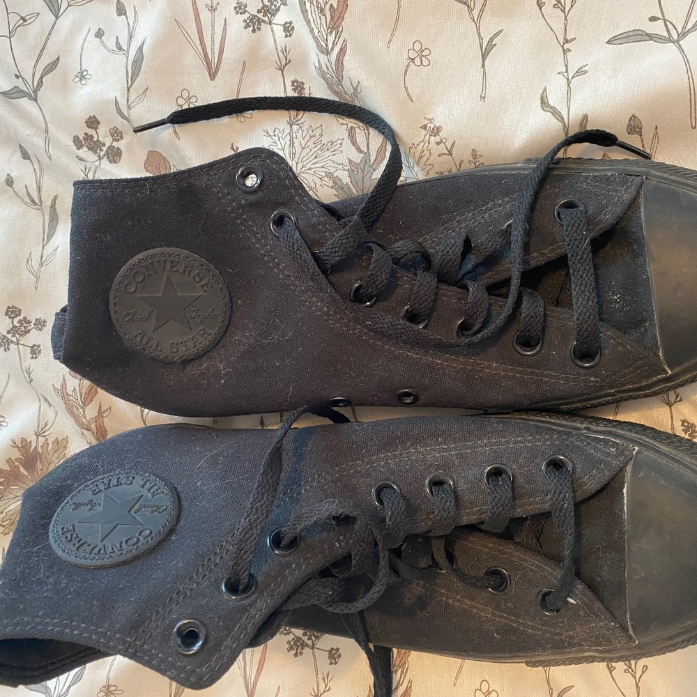 Converse men’s size 9 NEW(SOLD)